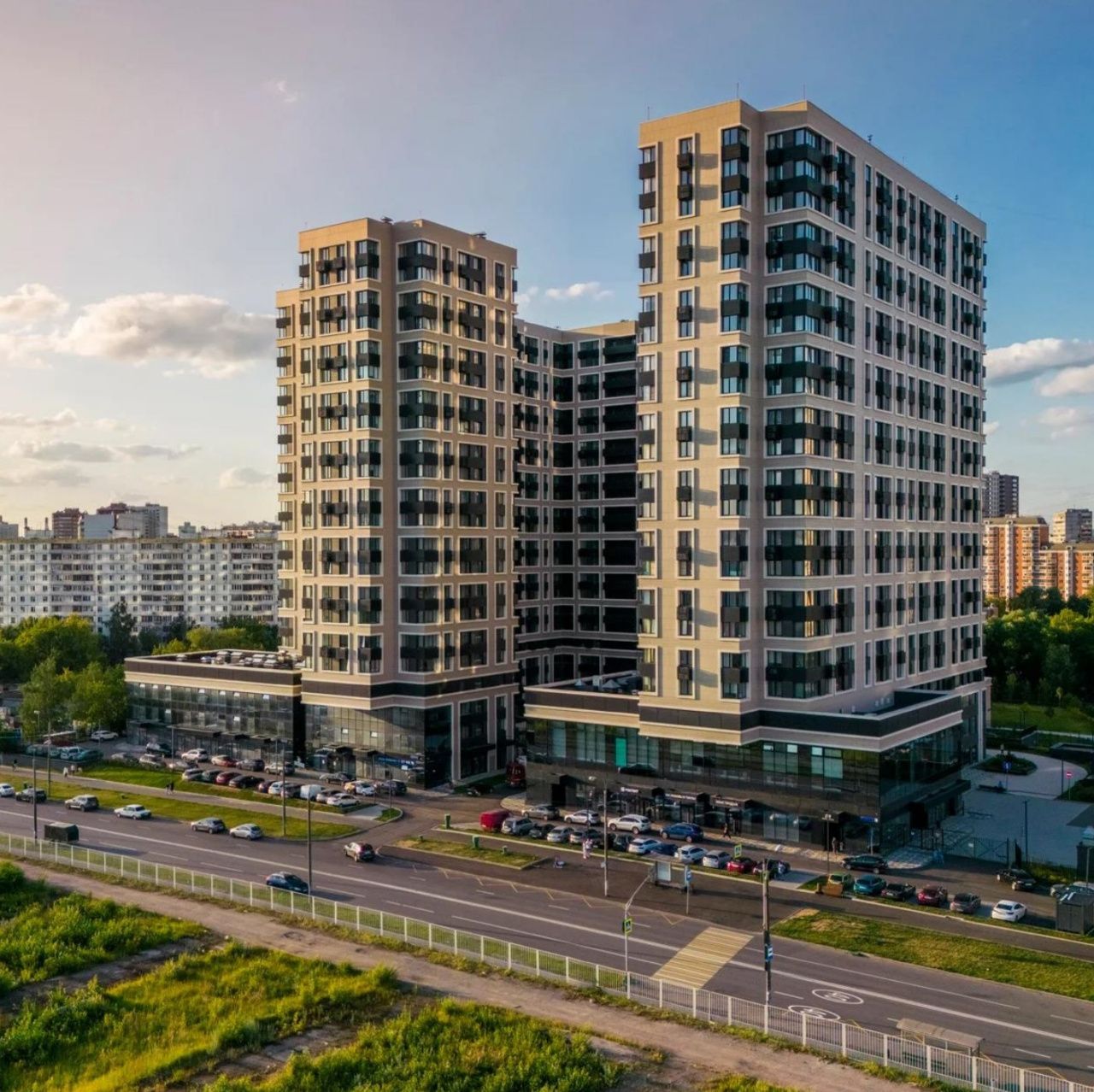 фасад дома, здание по адресу г Москва, ул Дегунинская, д 7
